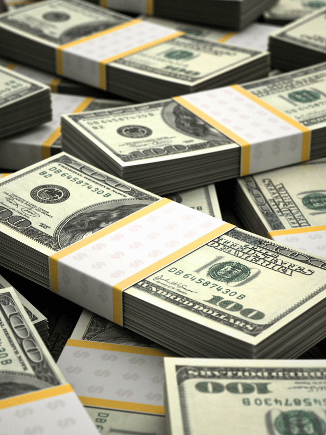 Dólar salta quase 2% e fecha a R$ 5,58 com retorno de preocupação fiscal e exterior SobreMoney Mercados Investimentos Economia Finanças Pessoais Business Capa Web Stories