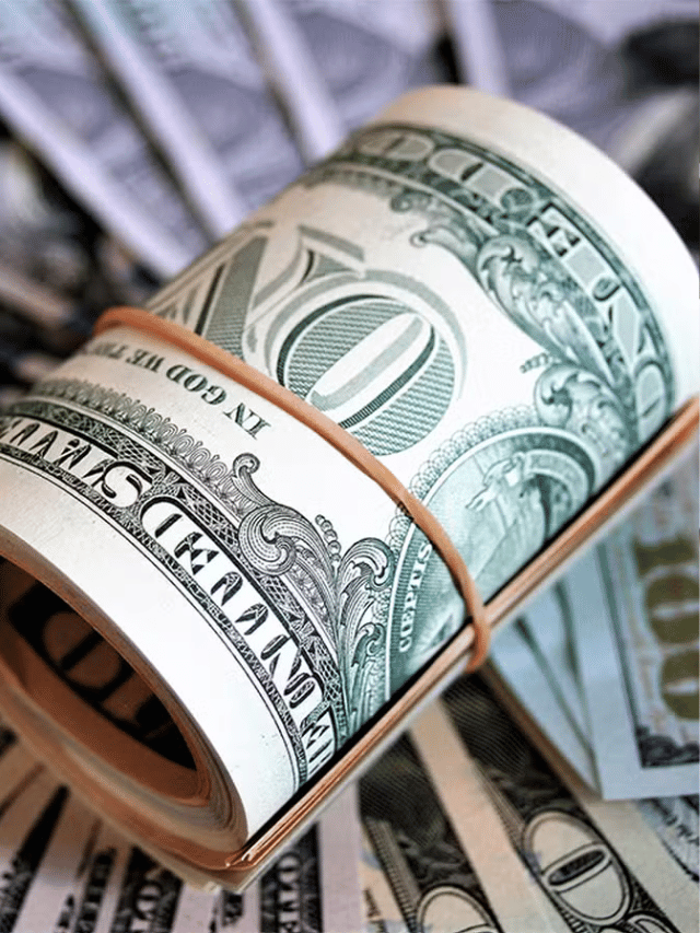 Por que o dólar voltou a aumentar mesmo com o anúncio de cortes SobreMoney Mercados Investimentos Economia Finanças Pessoais Business Capa Web Stories